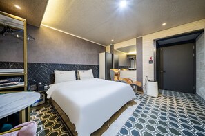 Premium Double Room | Egyptian cotton sheets, premium bedding, down comforters, pillowtop beds - Z Hotel (Cheongju)