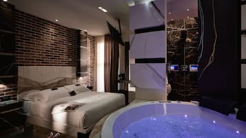 Deluxe Room, Hot Tub | Frette Italian sheets, premium bedding, down comforters