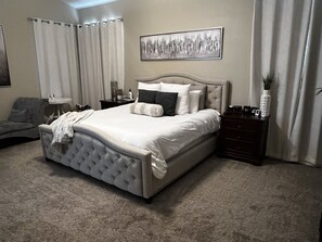 4 soverom, safe på rommet, strykejern/-brett og reiseseng for barn