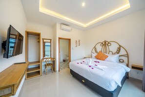 Deluxe Room, Non Smoking, Pool View | Down duvets, pillow-top beds, in-room safe, individually decorated - Kasmaran Bali Guest House (Munggu)