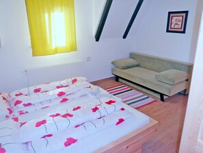 1 bedroom, Internet, bed sheets - Rooms Željko, (16410), Rudanovac, hr (Rudanovac)