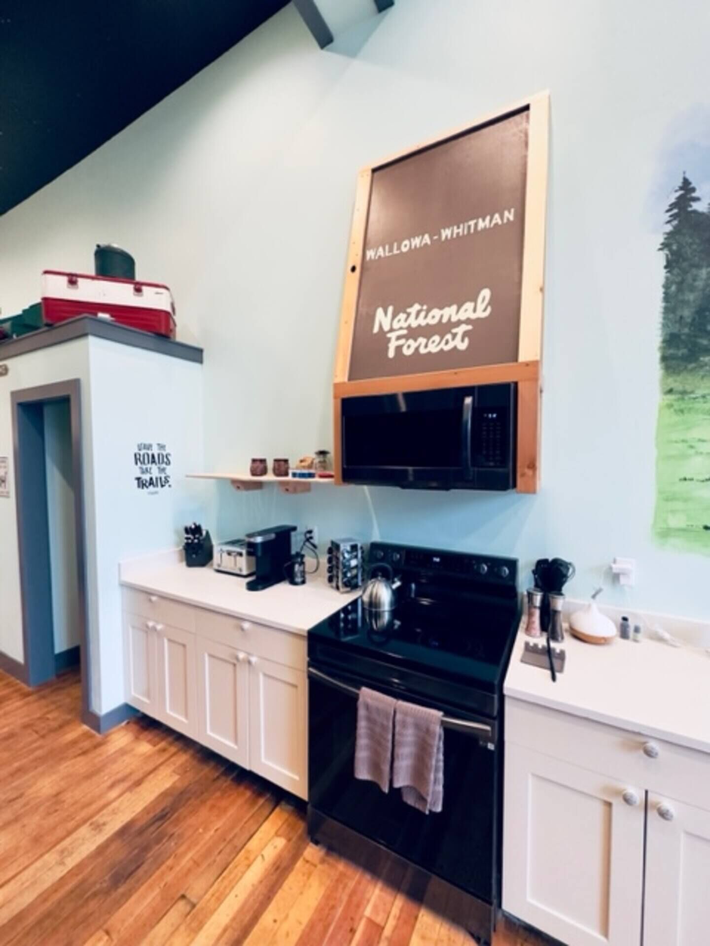 Frigorífic, microones, forn i placa de cuina 