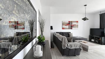 Leilighet | Oppholdsområde | En 44-tommers TV med kabel-kanaler