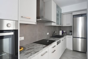 Apartment | Eigene Küche | Kühlschrank, Ofen, Geschirrspüler, Espressomaschine