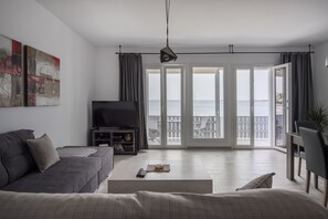 Apartment | Wohnbereich | 44-Zoll-Fernseher mit Kabelempfang