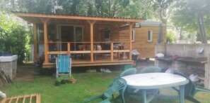 تناول الطعام بالخا رج