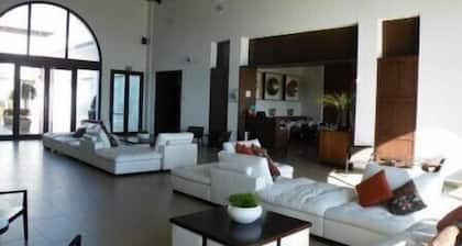 Beautiful Villa Blenda with Private Pool,wifi and Full Sky Package!