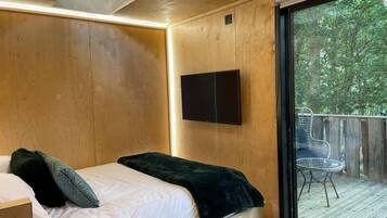 Cabin, 1 King Bed | 1 bedroom, free WiFi, bed sheets