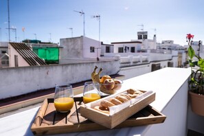 Outdoor dining - Two Bedroom Apartment (Rota)