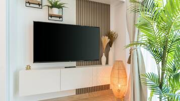 Căn hộ (0 Bedroom) | Khu phòng khách | TV plasma 55-cm có truyền hình vệ tinh, TV