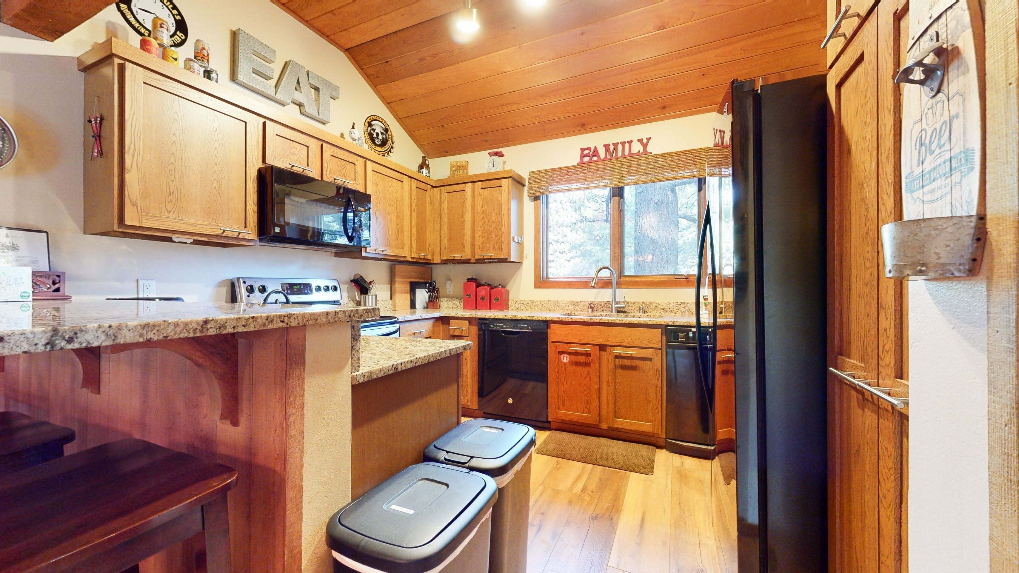 Condo, 2 Bedrooms | Private kitchen | Fridge, oven, coffee/tea maker, toaster