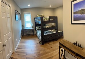3 Schlafzimmer, Schreibtisch, Bügeleisen/Bügelbrett, kostenloses WLAN