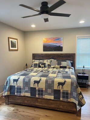 3 bedrooms, desk, iron/ironing board, free WiFi