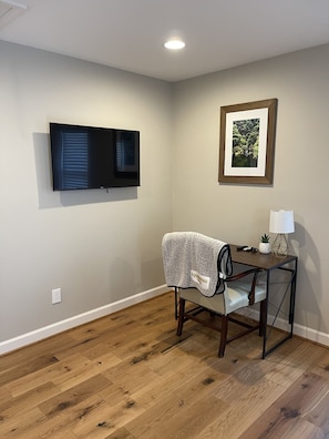 Interior - Beautiful mountain cottage - 2br 2ba - close to everything!! (Boone)