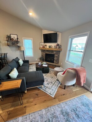 Smart TV, fireplace