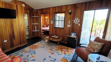 Standard Cottage | Living area | 32-inch Smart TV with digital channels, TV, Netflix