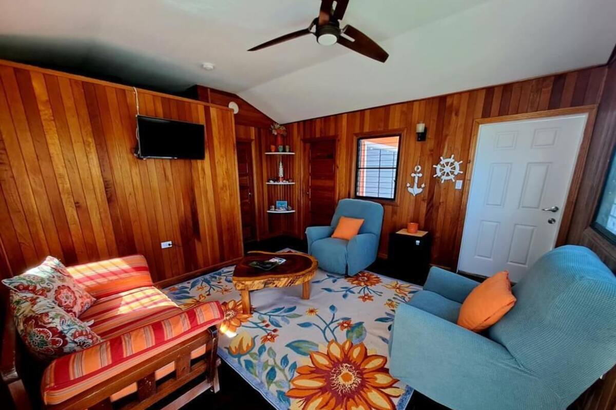 Standard Cottage | Living area | 32-inch Smart TV with digital channels, TV, Netflix