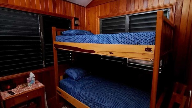 Standard Cottage | In-room safe, WiFi (free), individually furnished, bed sheets - Therapy Cabins (St. George's Caye)