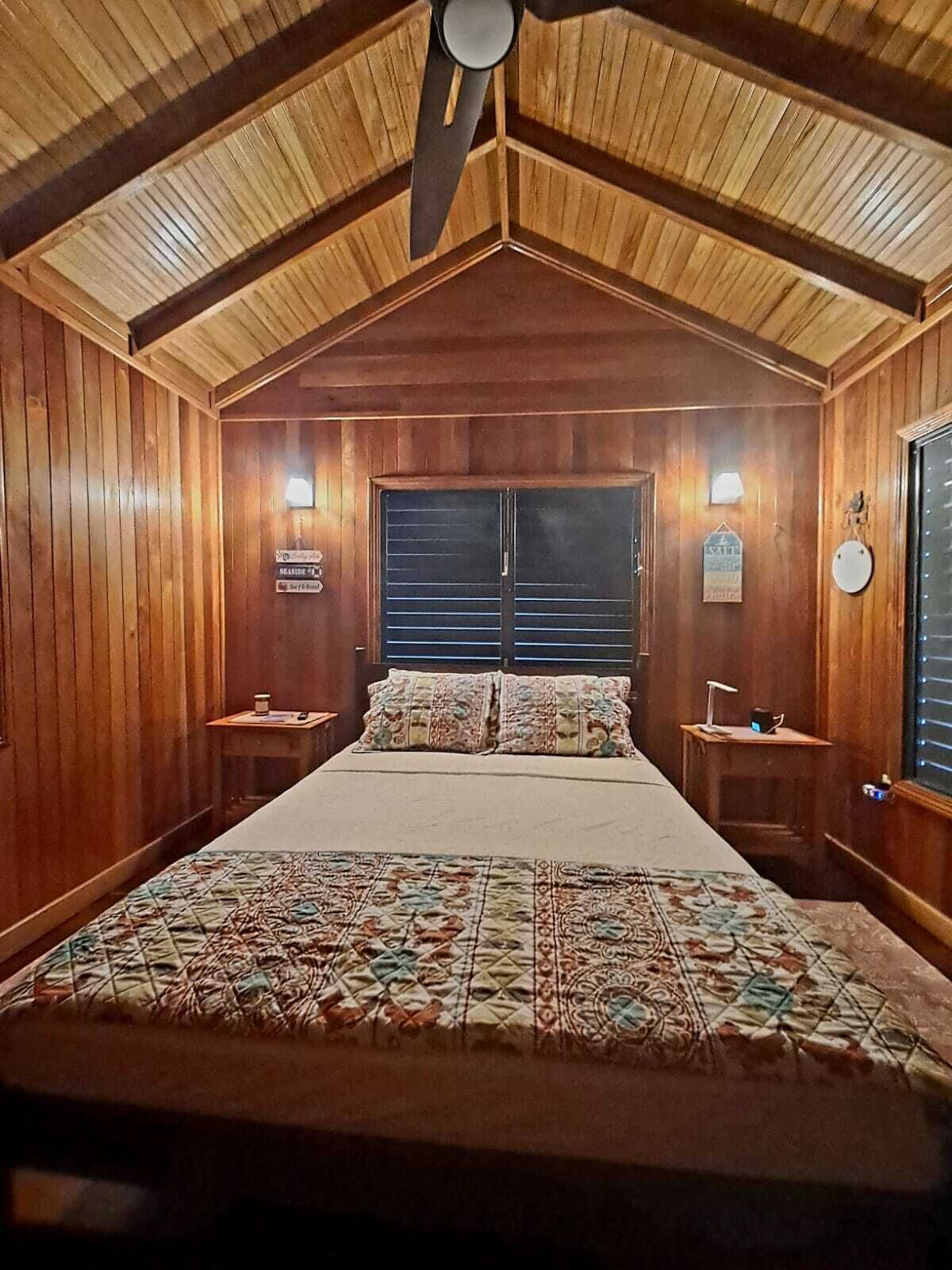 标准村舍 | 客房内保险箱、特色家居、免费 WiFi、床单