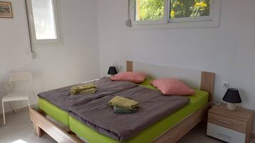 2 slaapkamers, reisbedje, wifi