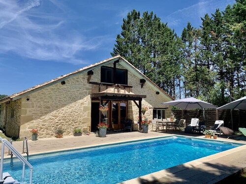 Tranquil farmhouse property with private pool