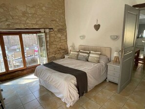 6 多间卧室、熨斗/熨衣板、免费 WiFi、床单