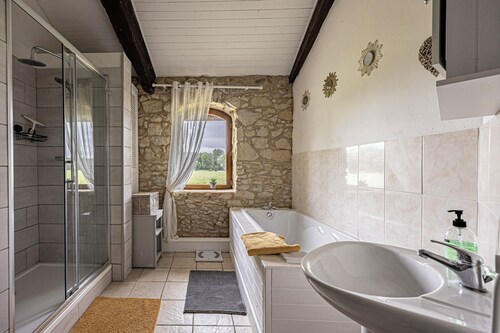 Tranquil farmhouse property with private pool