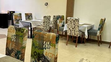 Sudah termasuk sarapan ambil sendiri setiap hari