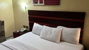 Kamar Standar | Selimut bulu angsa, busa memori, meja kerja, dan Wi-Fi gratis