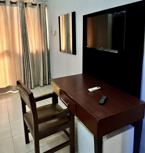 标准房 | 羽绒被、记忆海绵床垫、办公桌、免费 WiFi