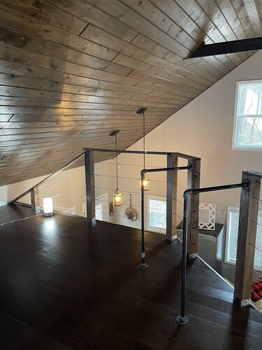 Cabin - secluded and Guntersville Lake w/hot tub and fire pit