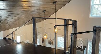 Cabin - secluded and Guntersville Lake w/hot tub and fire pit