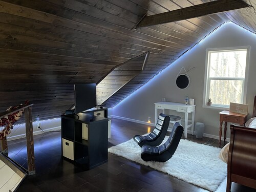 Cabin - secluded and Guntersville Lake w/hot tub and fire pit