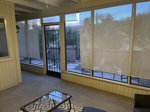 Interior - Beautiful townhouse in a quiet neighborhood. (Green Valley)