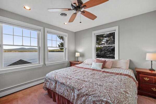 4 bedrooms, desk, iron/ironing board, WiFi