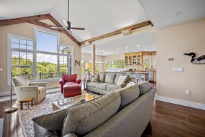 Smart TV, fireplace, DVD player, books - Seven Gables Farm!  Gorgeous home near Lake Waukewan! (Meredith)