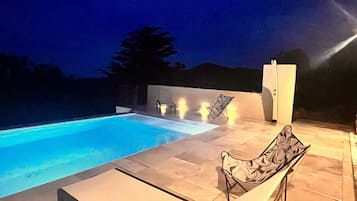 Piscina all'aperto, una piscina riscaldata