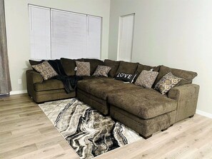 Living area - Entire modern spacious home in Colorado Springs (Colorado Springs)