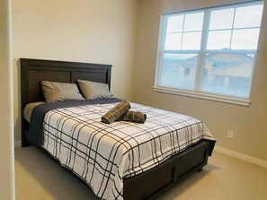 5 bedrooms, iron/ironing board, free WiFi, bed sheets