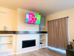 Living area - Entire modern spacious home in Colorado Springs (Colorado Springs)