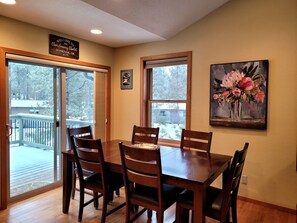 Dining - Mountain Getaway with Access to The Cove (Sunriver)