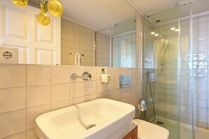 Shower, hair dryer, towels, toilet paper - Alegria Studio - Oporto Center (Porto)