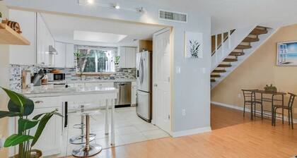 Cozy family sized beach house! Short Walk to the Atlantic Ocean