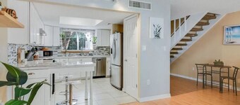 Cozy family sized beach house! Short Walk to the Atlantic Ocean