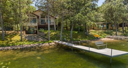 LAKEFRONT Cabin*Sandy swim beach*Crystal clear water