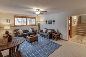 TV, caminetto, lettore DVD