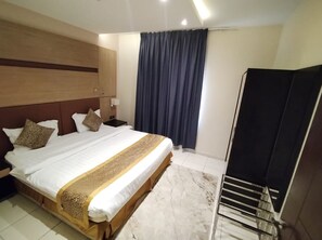Premium bedding, pillowtop beds, free WiFi, bed sheets - Mnazel Al Vorsan (Jeddah)
