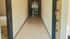Living area - Hotel Bliss  (Jaoli)