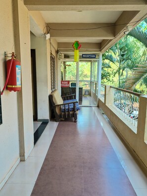 Lobby sitting area - Hotel Bliss  (Jaoli)