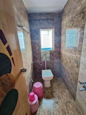 Bathroom - Hotel Bliss  (Jaoli)